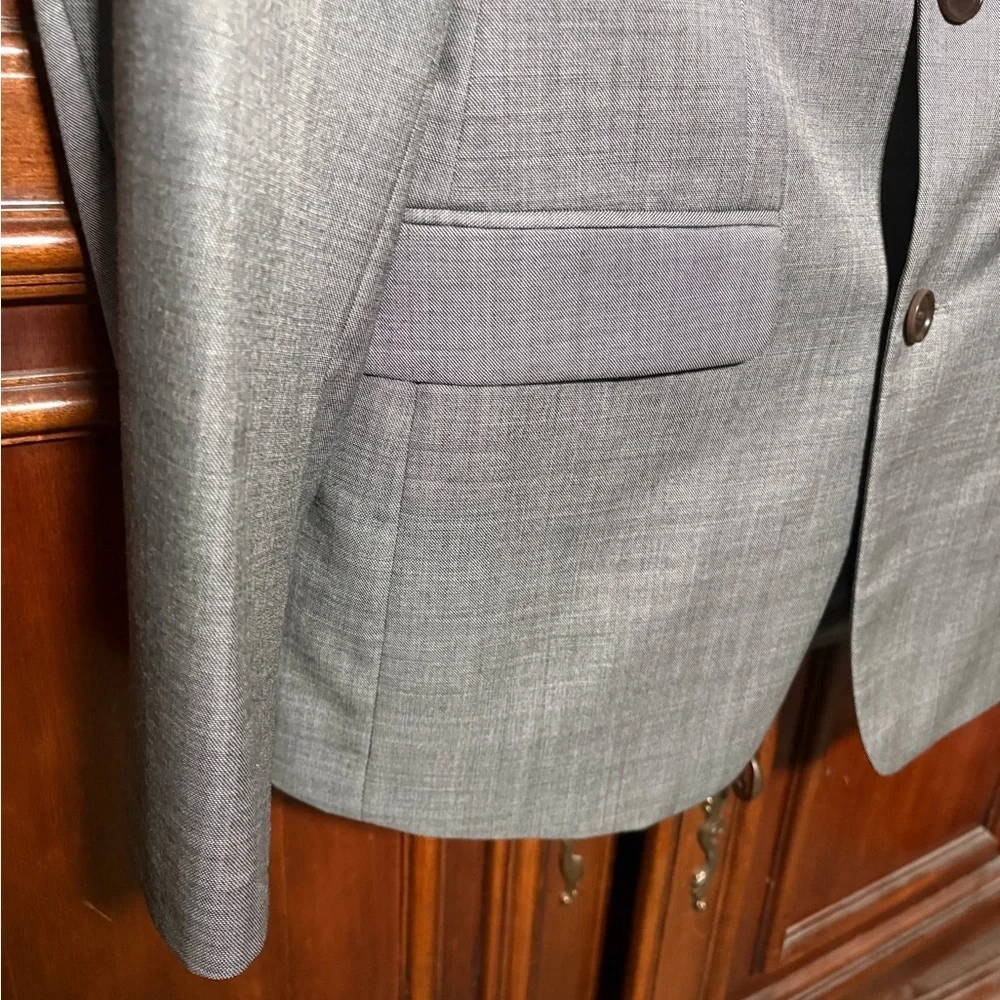 DKNY Men's Gray wool and silk Blend Blazer Size 38R